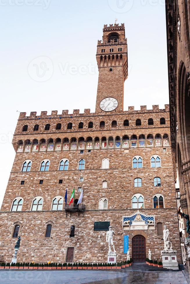 palazzo vecchio de piazza signoria en la mañana foto