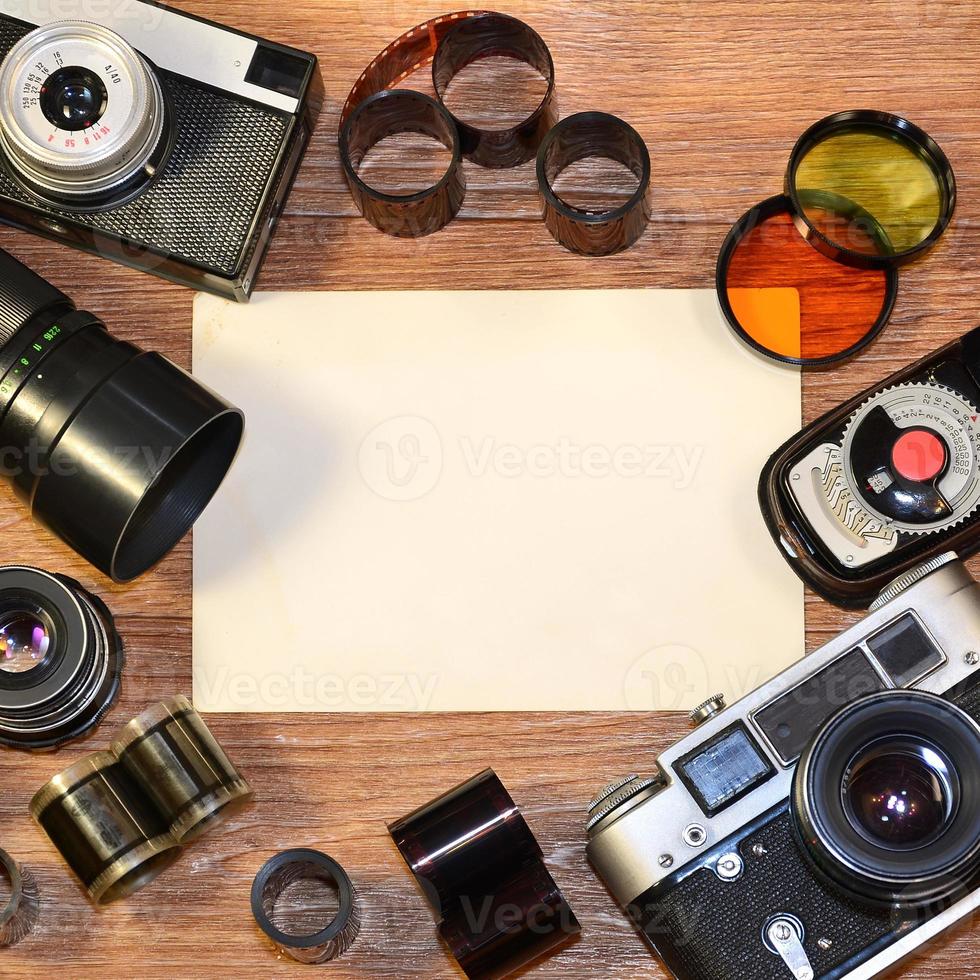 bodegón con equipo de fotografía antiguo foto