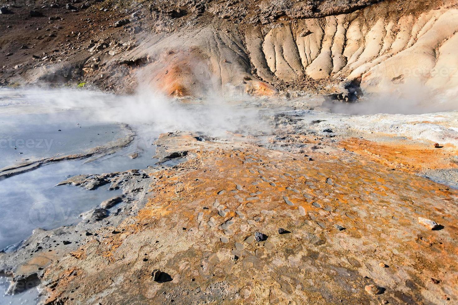 aguas termales en el área de krysuvik, islandia foto