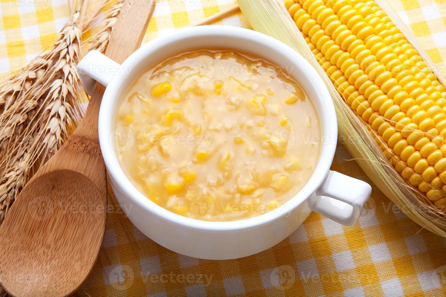 sopa de sopa de maíz foto