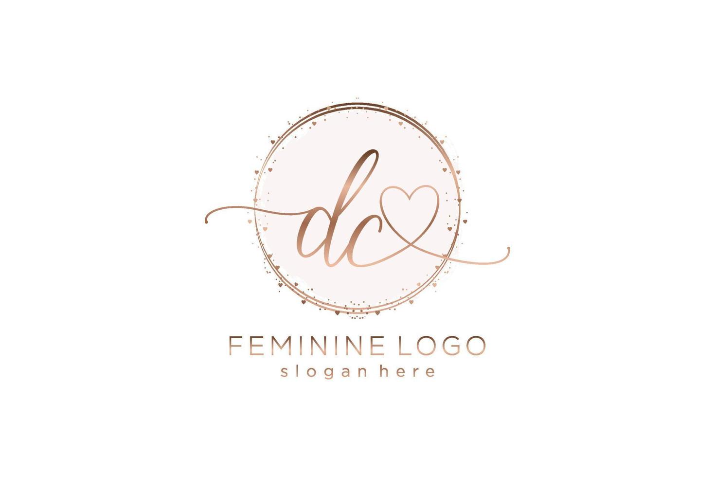 logotipo de escritura a mano dc inicial con plantilla de círculo logotipo vectorial de boda inicial, moda, floral y botánica con plantilla creativa. vector