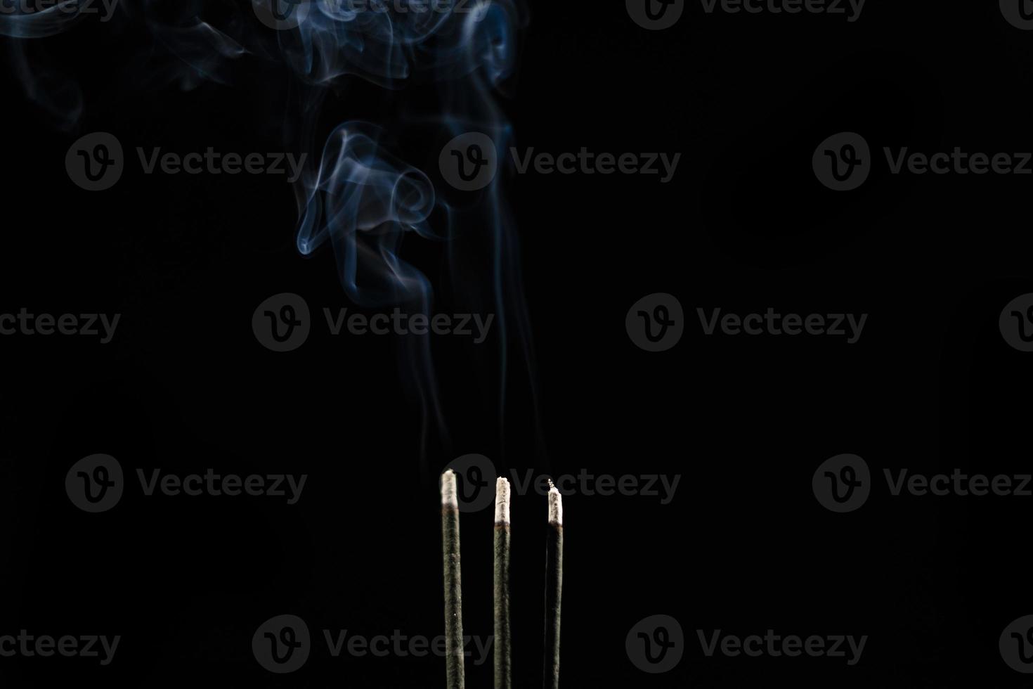 White smoke on black background for layer overlay effect. A realistic smoke or fog effect for photo and video manipulation effect and mystery design theme