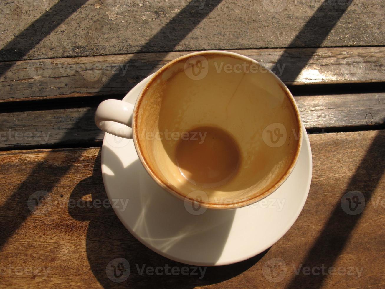 taza de café caliente por la mañana foto