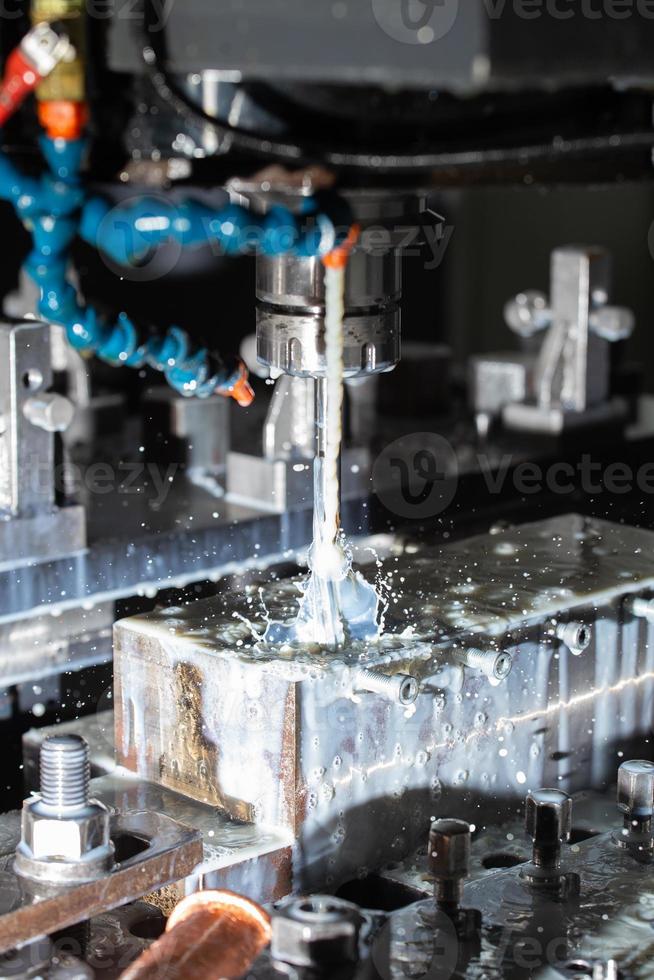 a process of cnc vertical reaming with liquid coolant flow photo