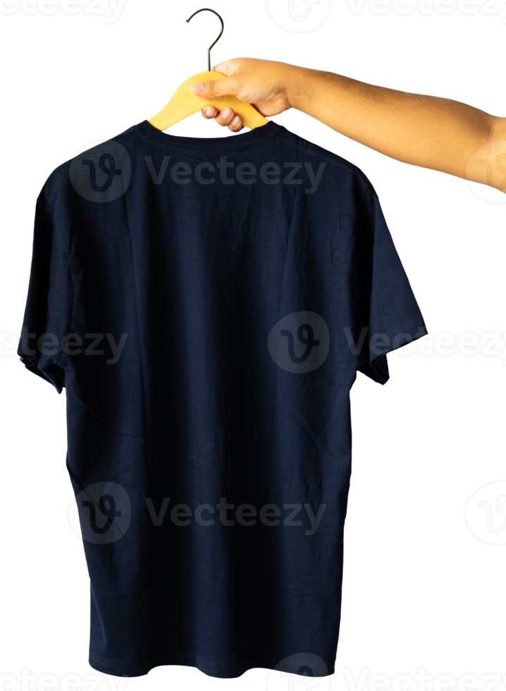 hand- Holding duidelijk t-shirt hanger voor mockups sjabloon met vol terug visie in geïsoleerd achtergrond png