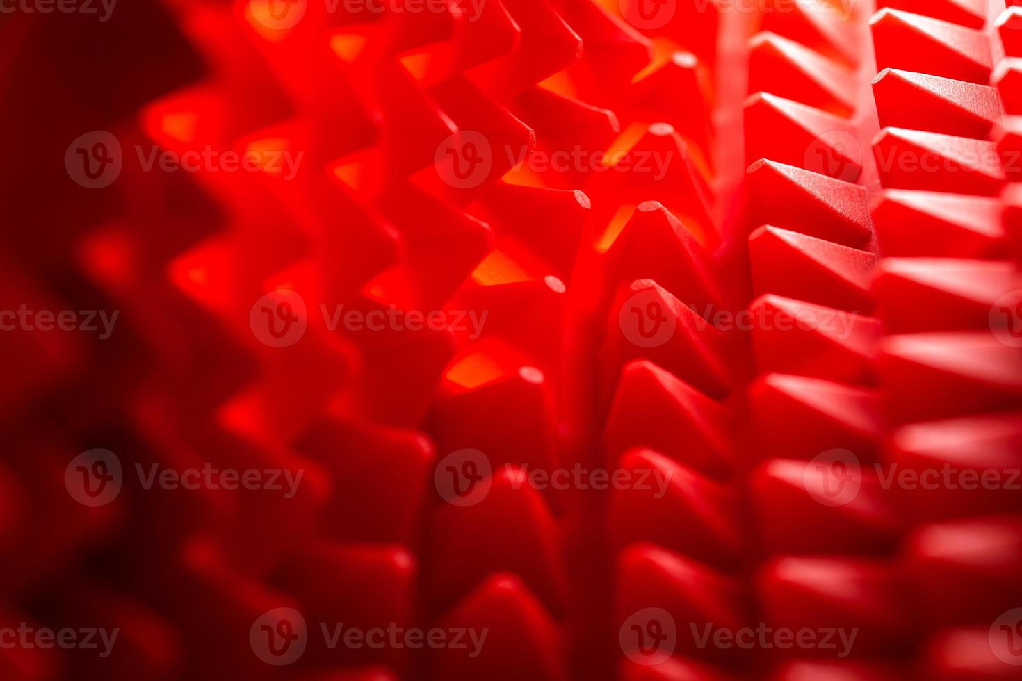 fondo de primer plano de estera de pirámides de silicona roja abstracta con enfoque selectivo y desenfoque foto