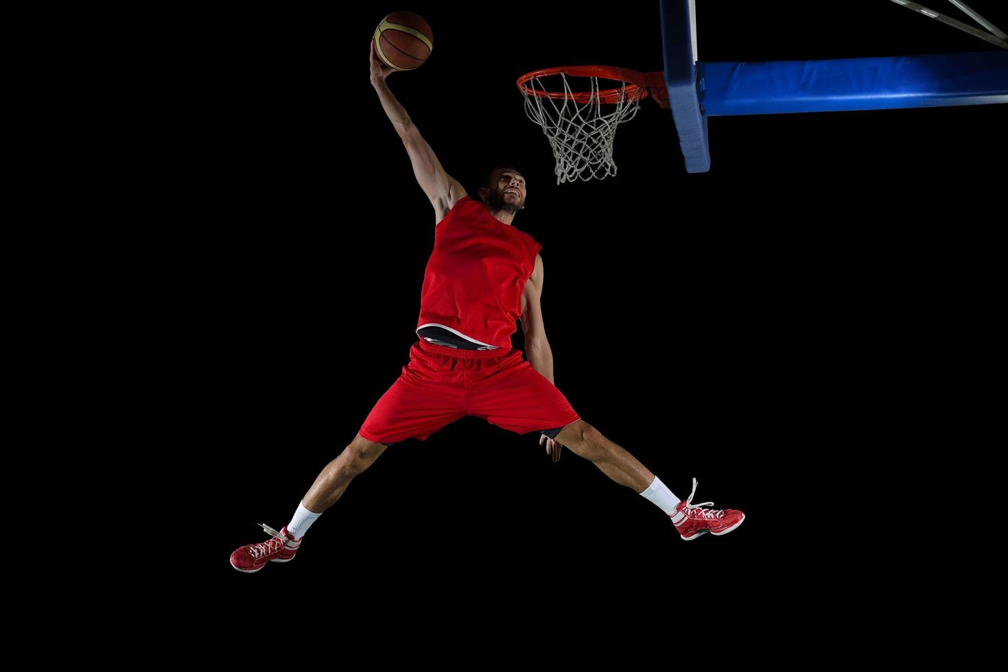 jugador de baloncesto en acción foto