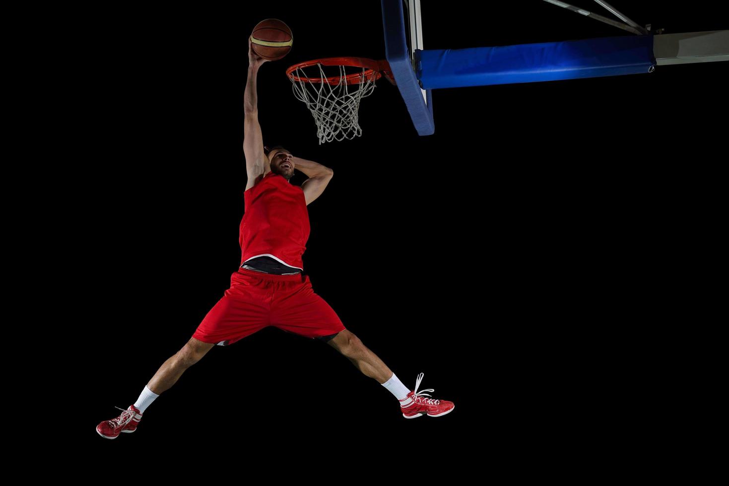 jugador de baloncesto en acción foto