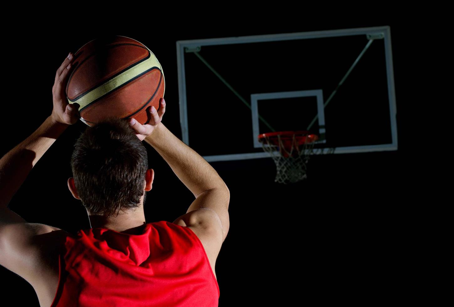 jugador de baloncesto en acción foto