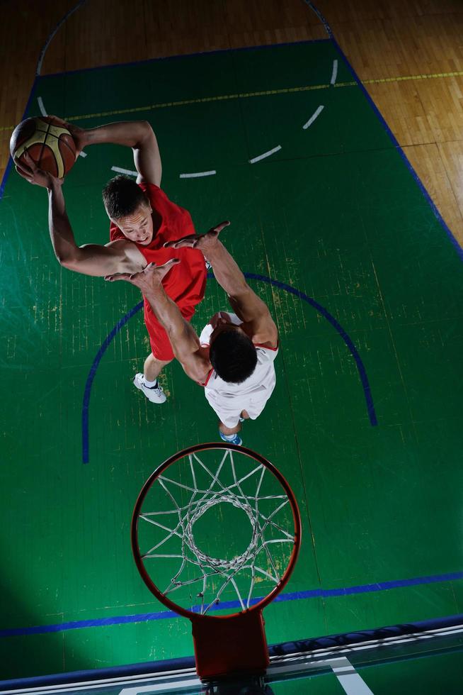 jugador de baloncesto en acción foto