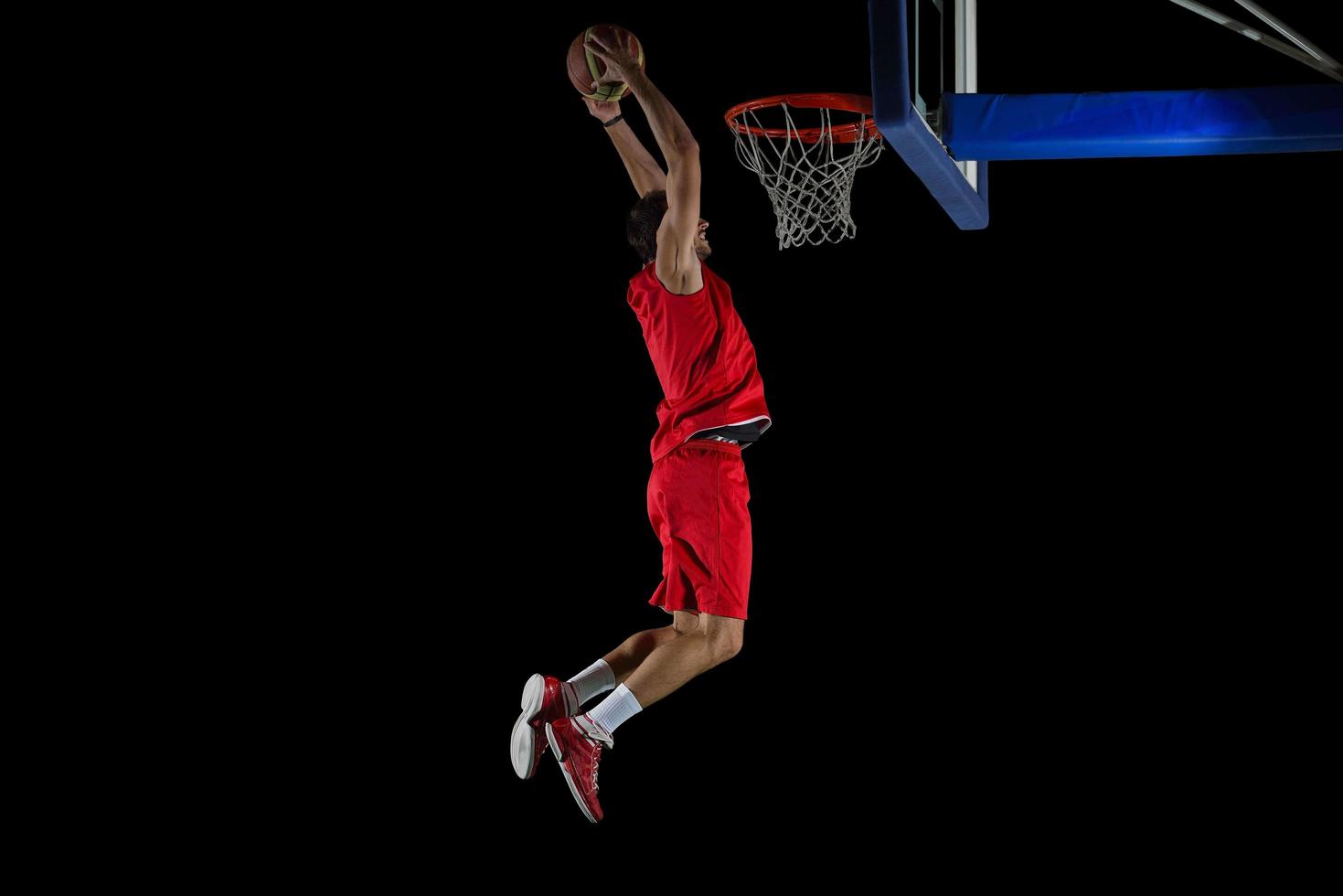 jugador de baloncesto en acción foto