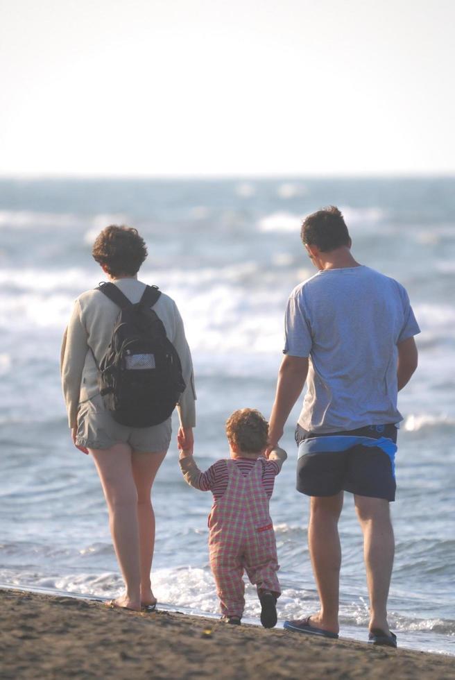 familia joven de vacaciones foto