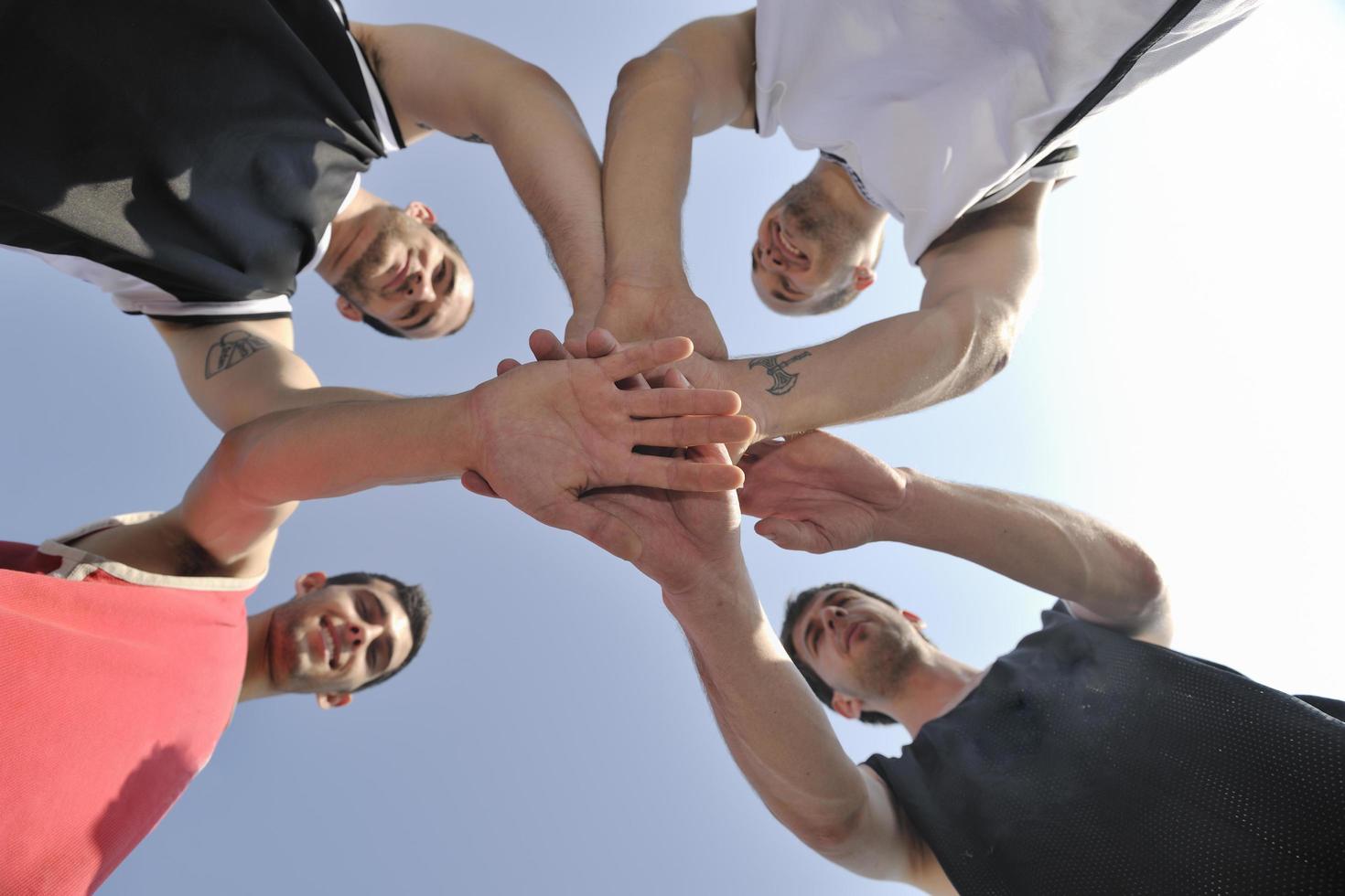 basketball players team photo