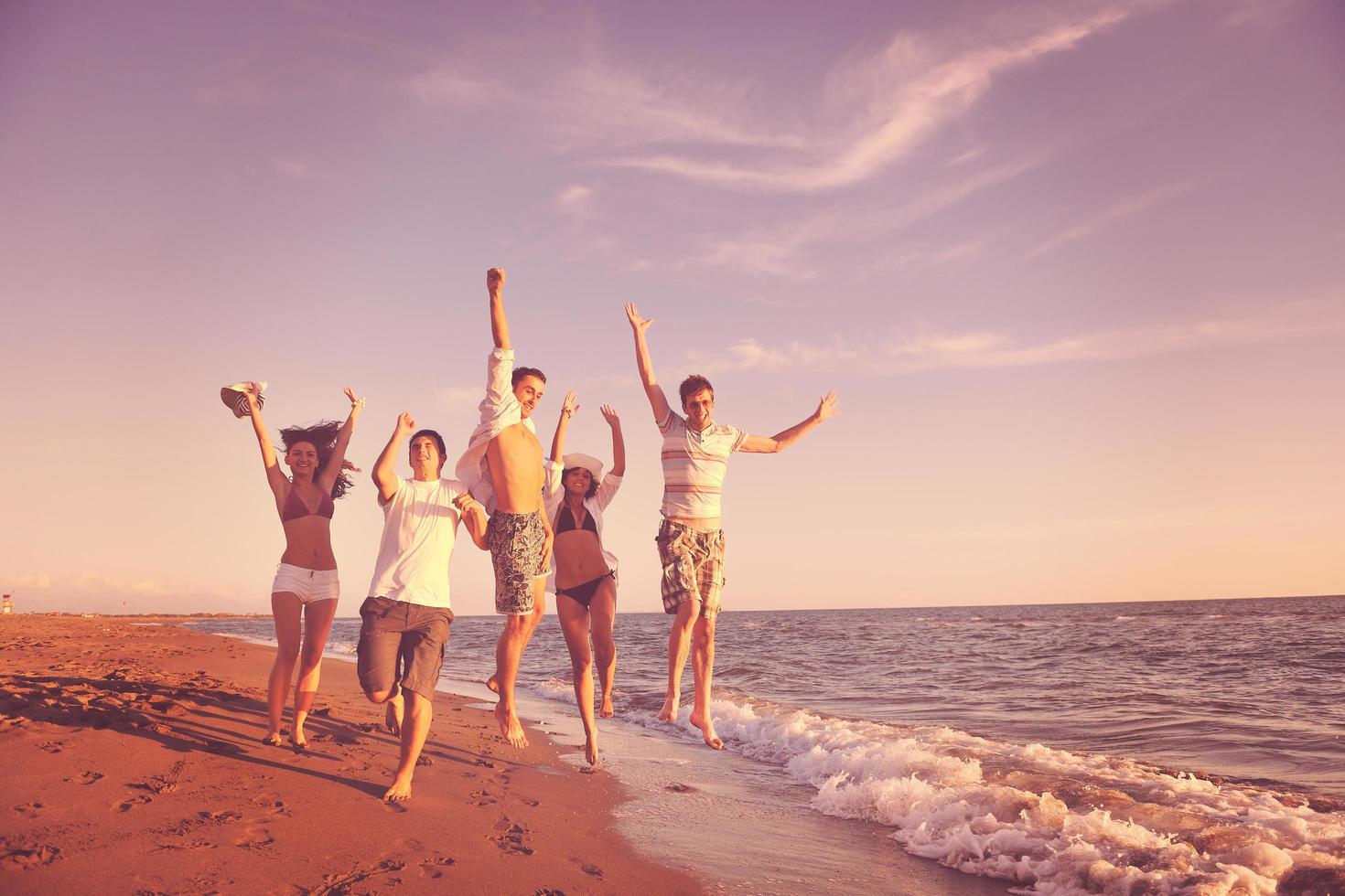People Group Running On The Beach 12648051 Stock Photo At Vecteezy people-group-running-on-the-beach-12648051-stock-photo-at-vecteezy