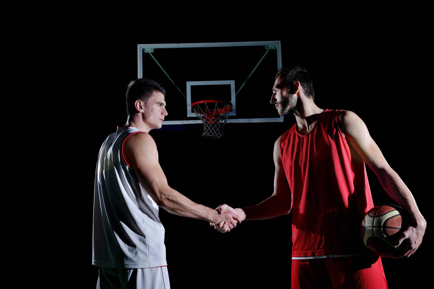 jugador de baloncesto en acción foto