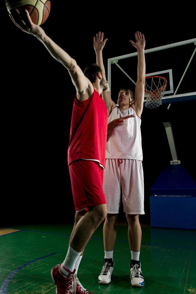 jugador de baloncesto en acción foto