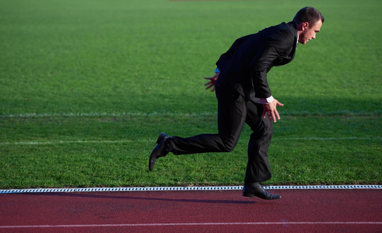 hombre de negocios listo para correr foto