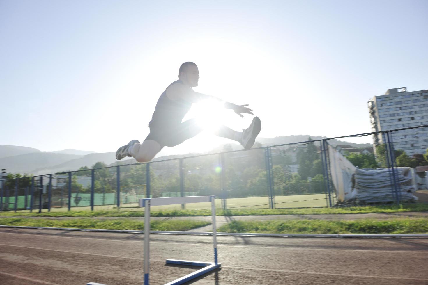 joven atleta corriendo foto