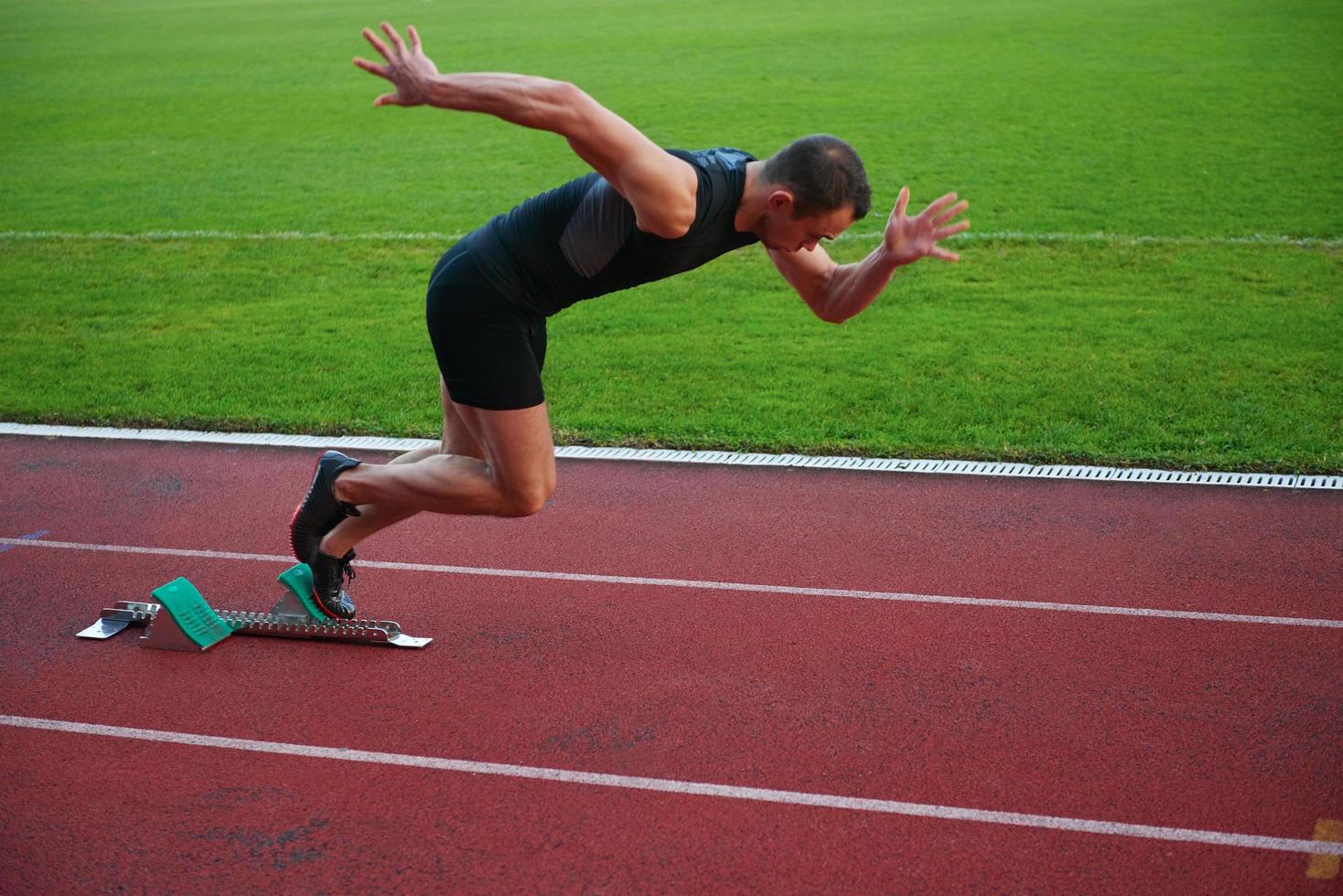Athletic man start photo