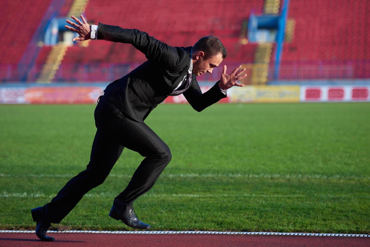 hombre de negocios listo para correr foto