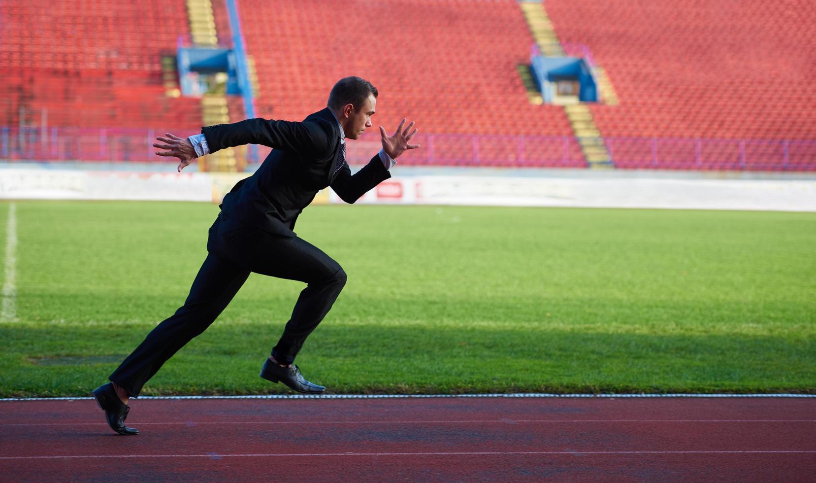 hombre de negocios listo para correr foto