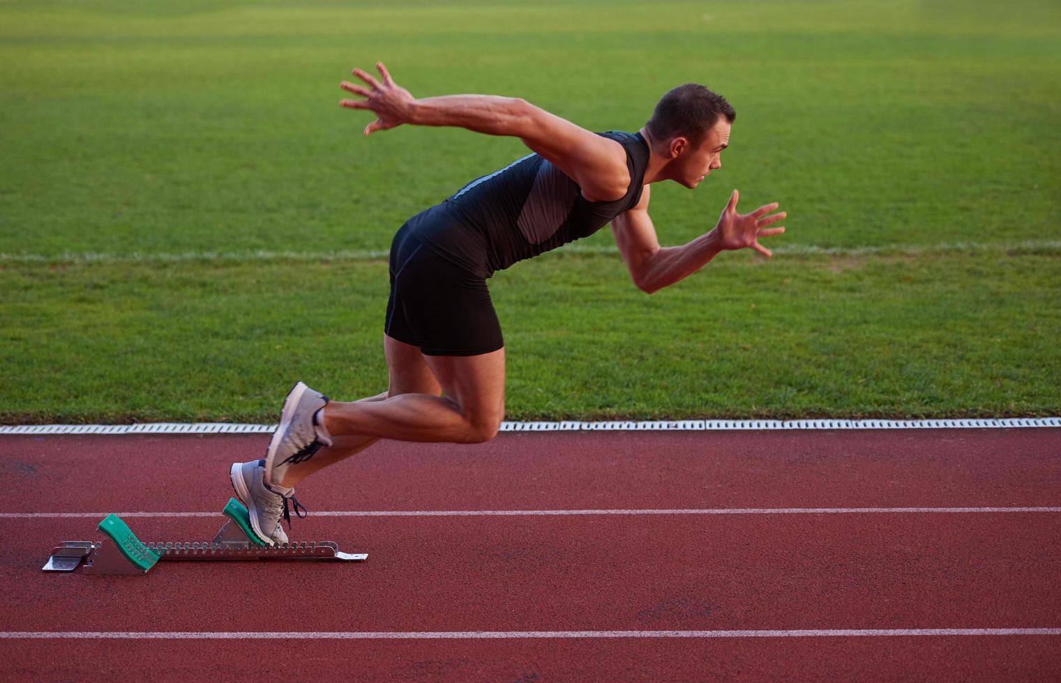 Athletic man start photo