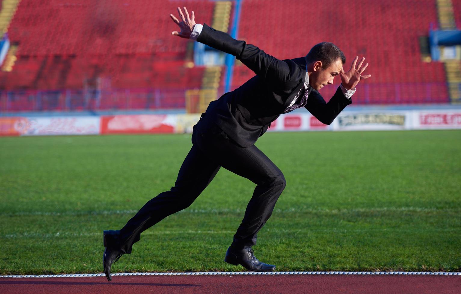 hombre de negocios listo para correr foto