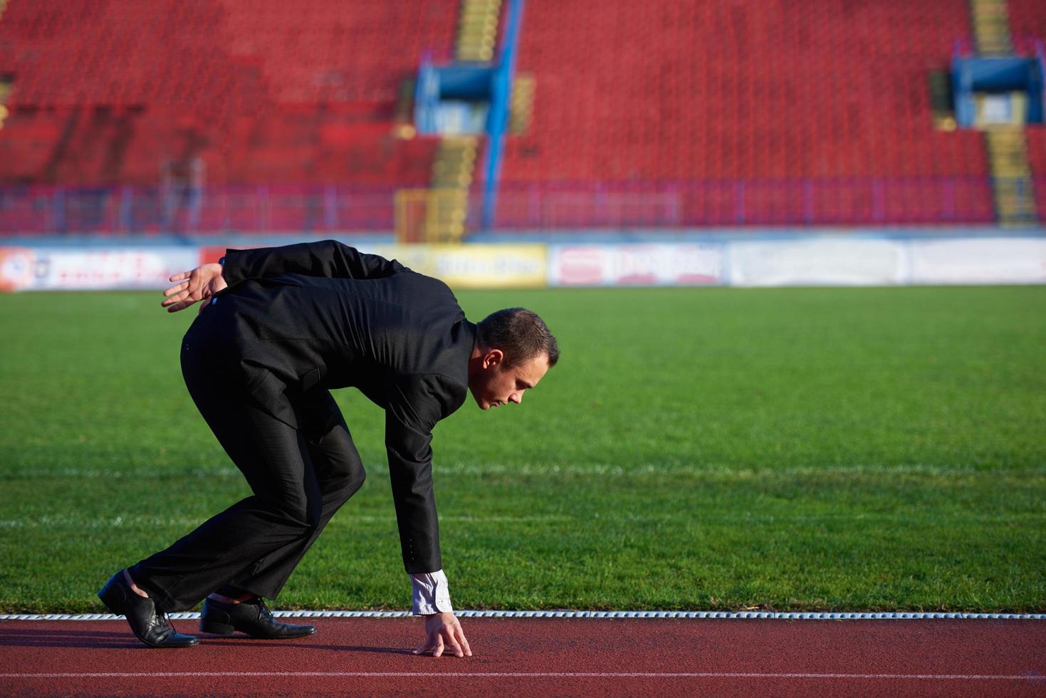 hombre de negocios listo para correr foto