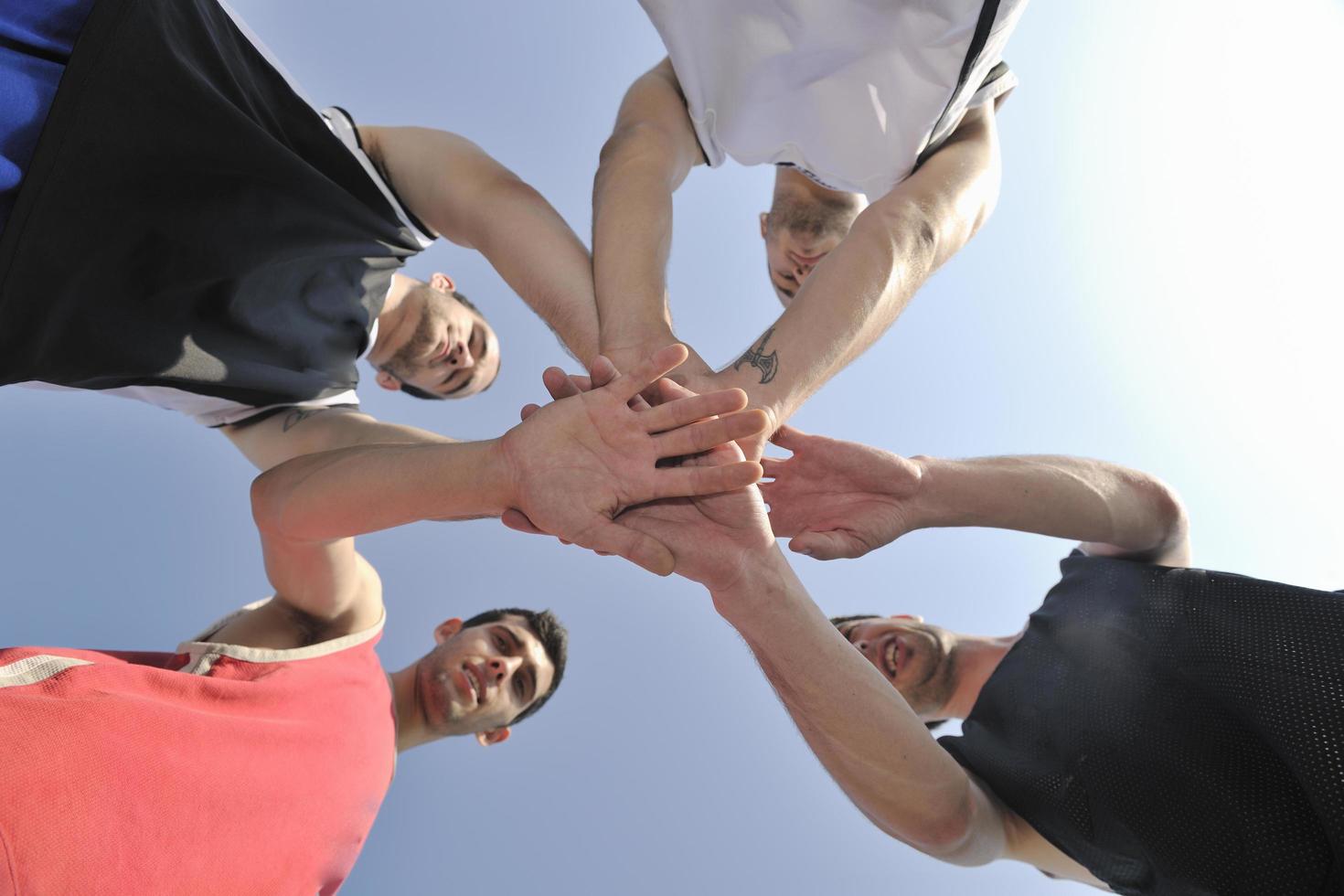 basketball players team photo