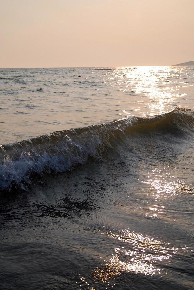 puesta de sol en el mar foto