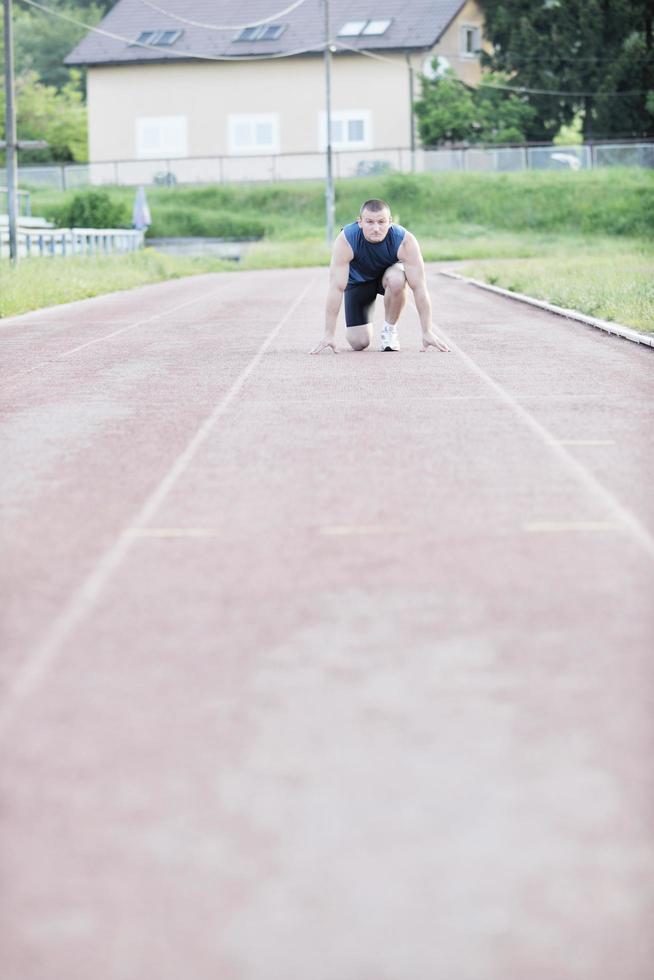 joven atleta en el inicio foto