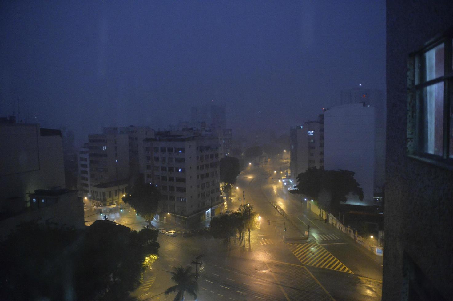 inundación en la ciudad de río de janeiro foto