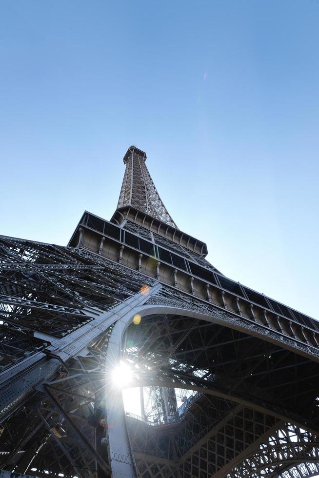 Torre Eiffel en París en el día foto