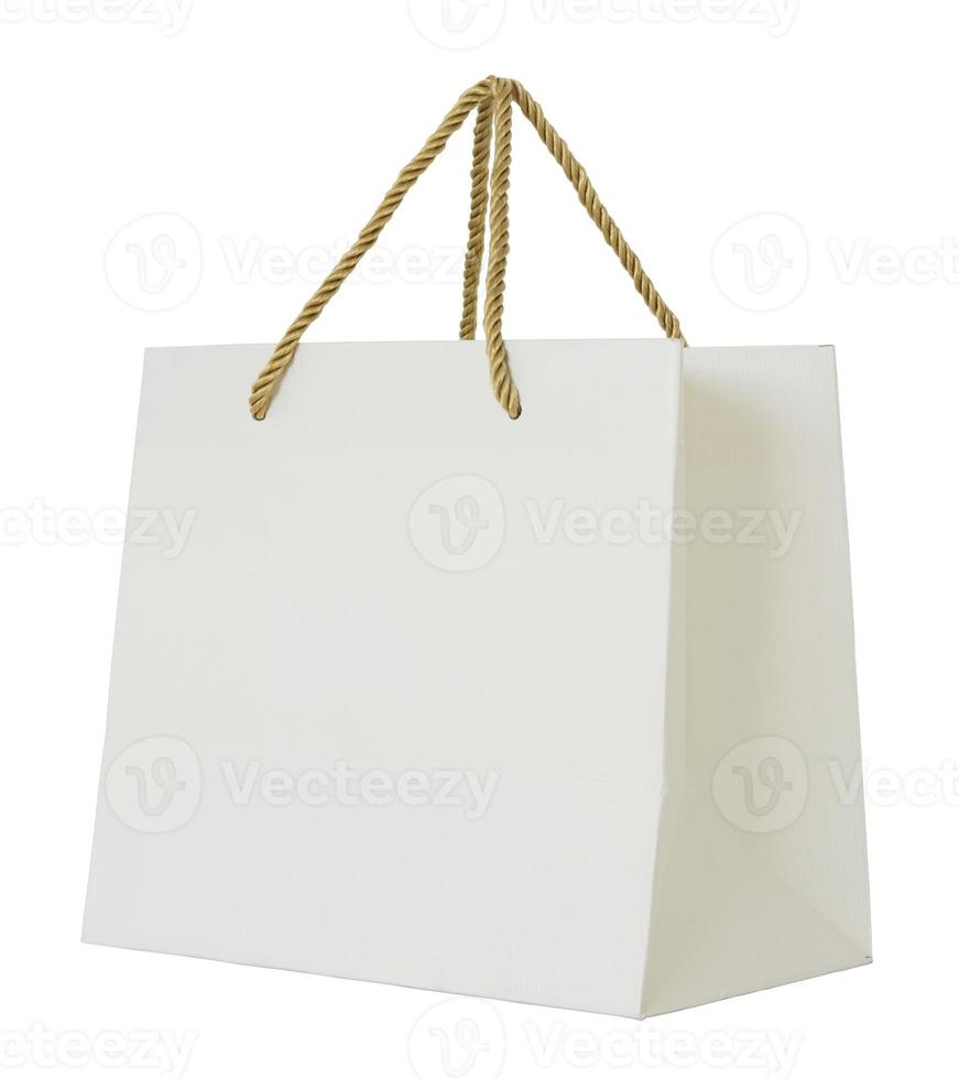 Bolsa de compras de papel aislado en blanco con trazado de recorte foto