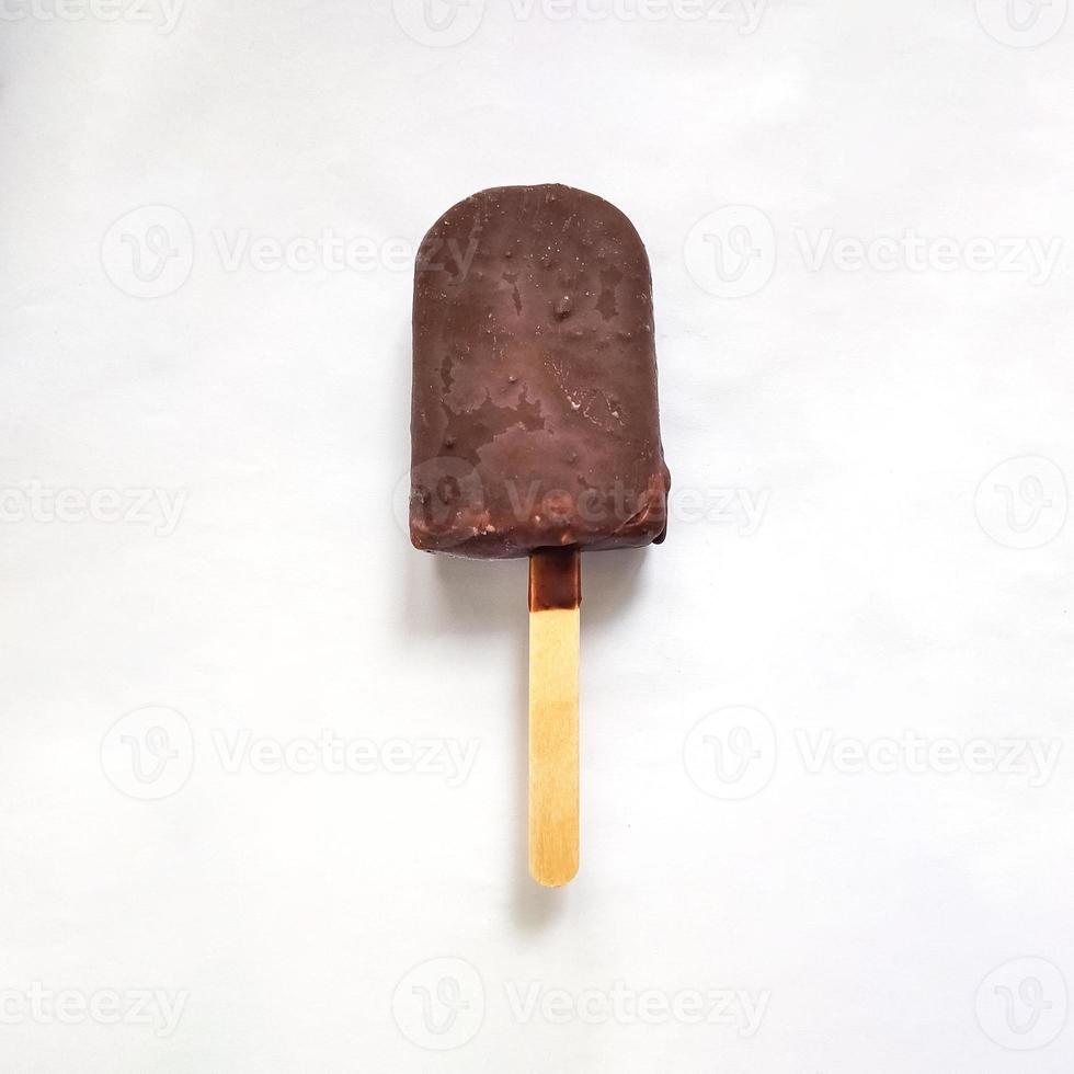 helado de chocolate. paleta de hielo. esquimal foto