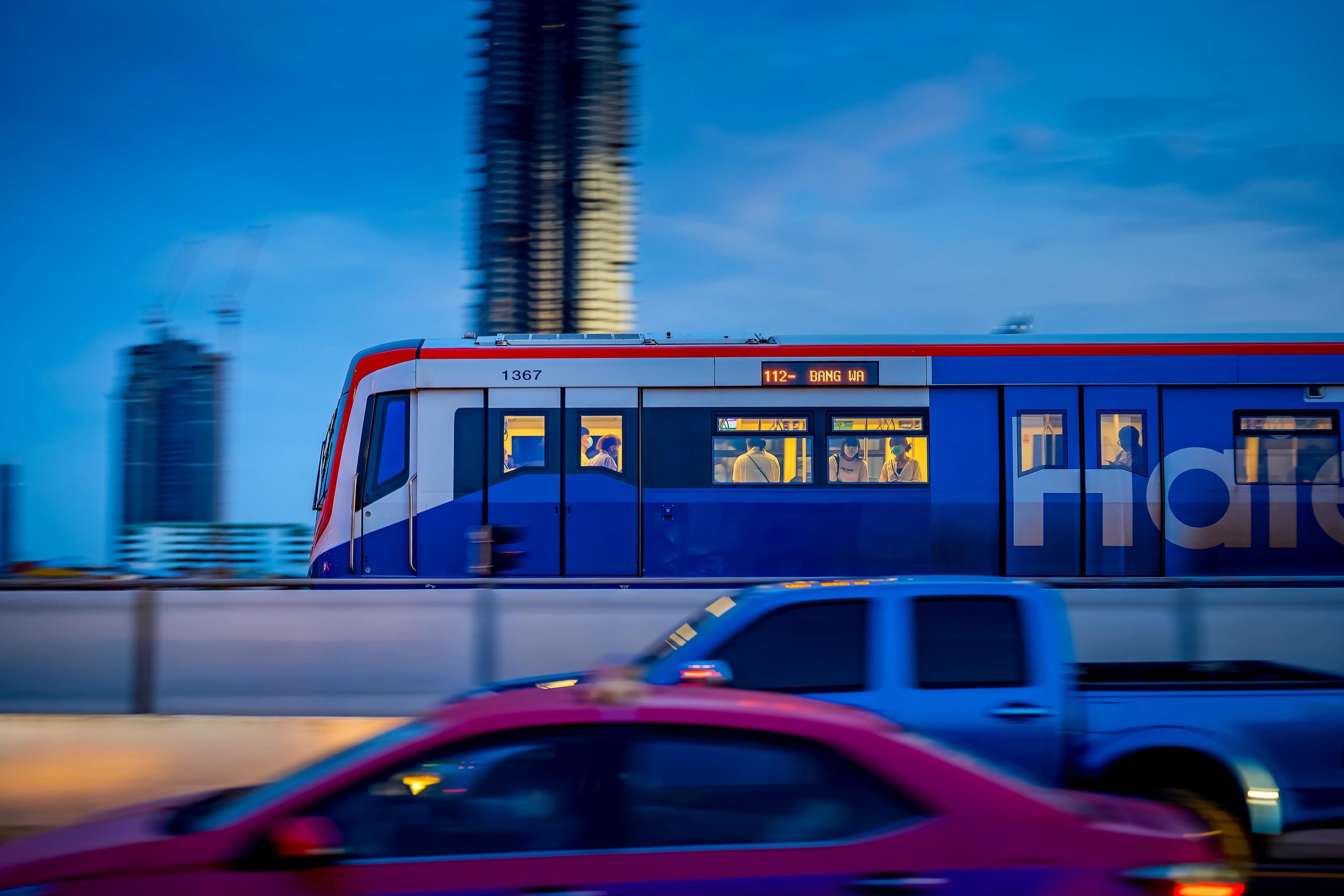Bangkok Thailand May 29 Bts Sky Train Passing Taksin Bridge Saphan Bangkok Thailand May 29 Bts Sky Train Passing Taksin Bridge Saphan
