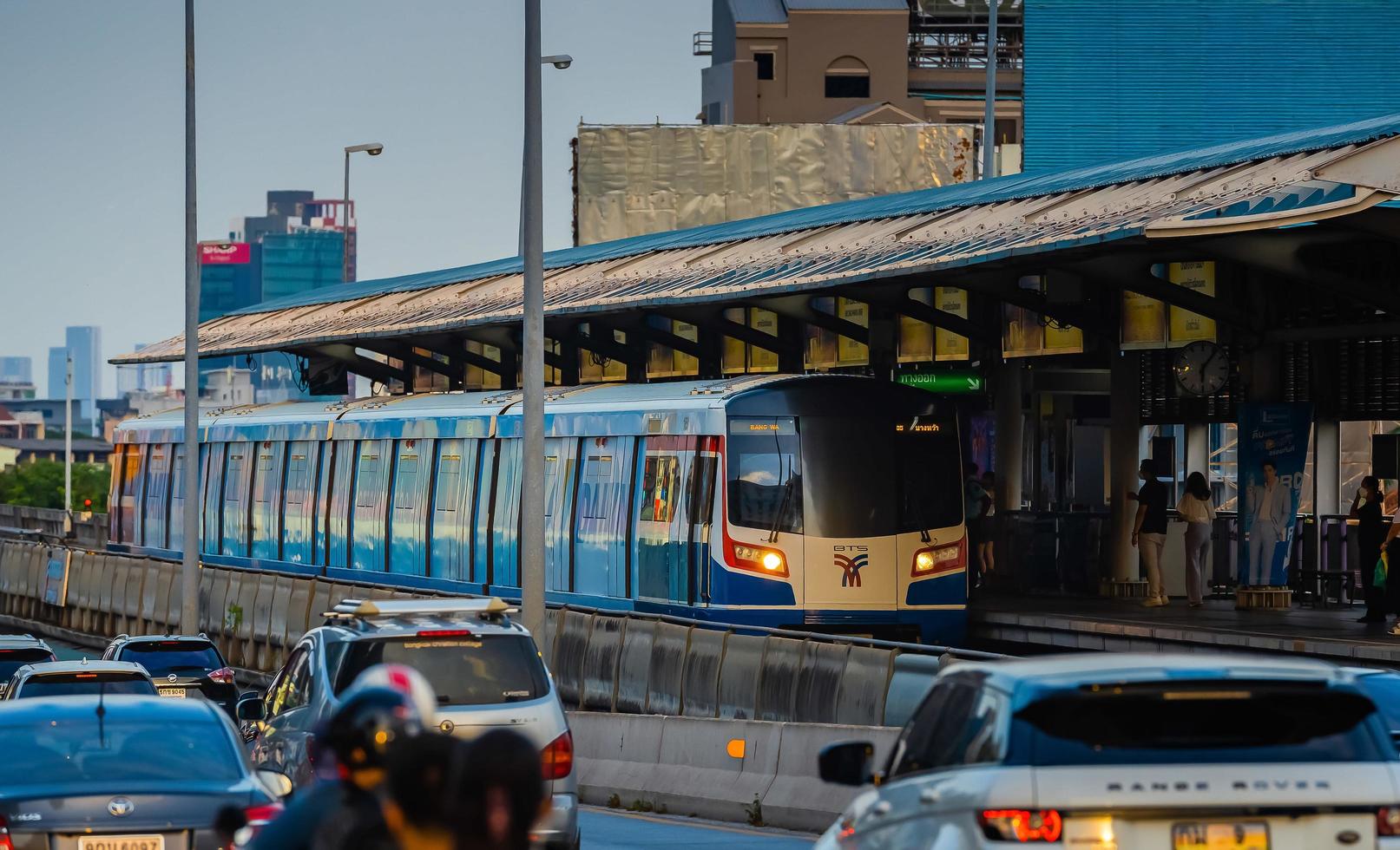 Bangkok, Thailand  May 29  BTS Sky Train Passing Taksin Bridge Saphan Taksin or Saphan Sathorn in the Evening on May 29, 2022 in Bangkok, Thailand. photo