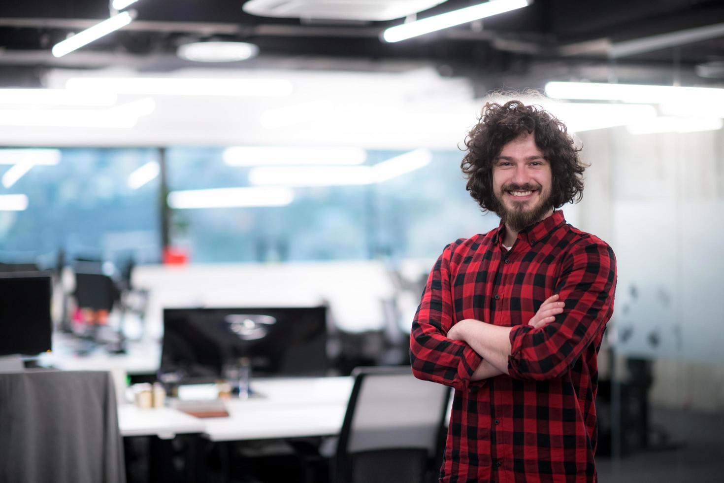 retrato de un desarrollador de software masculino sonriente foto