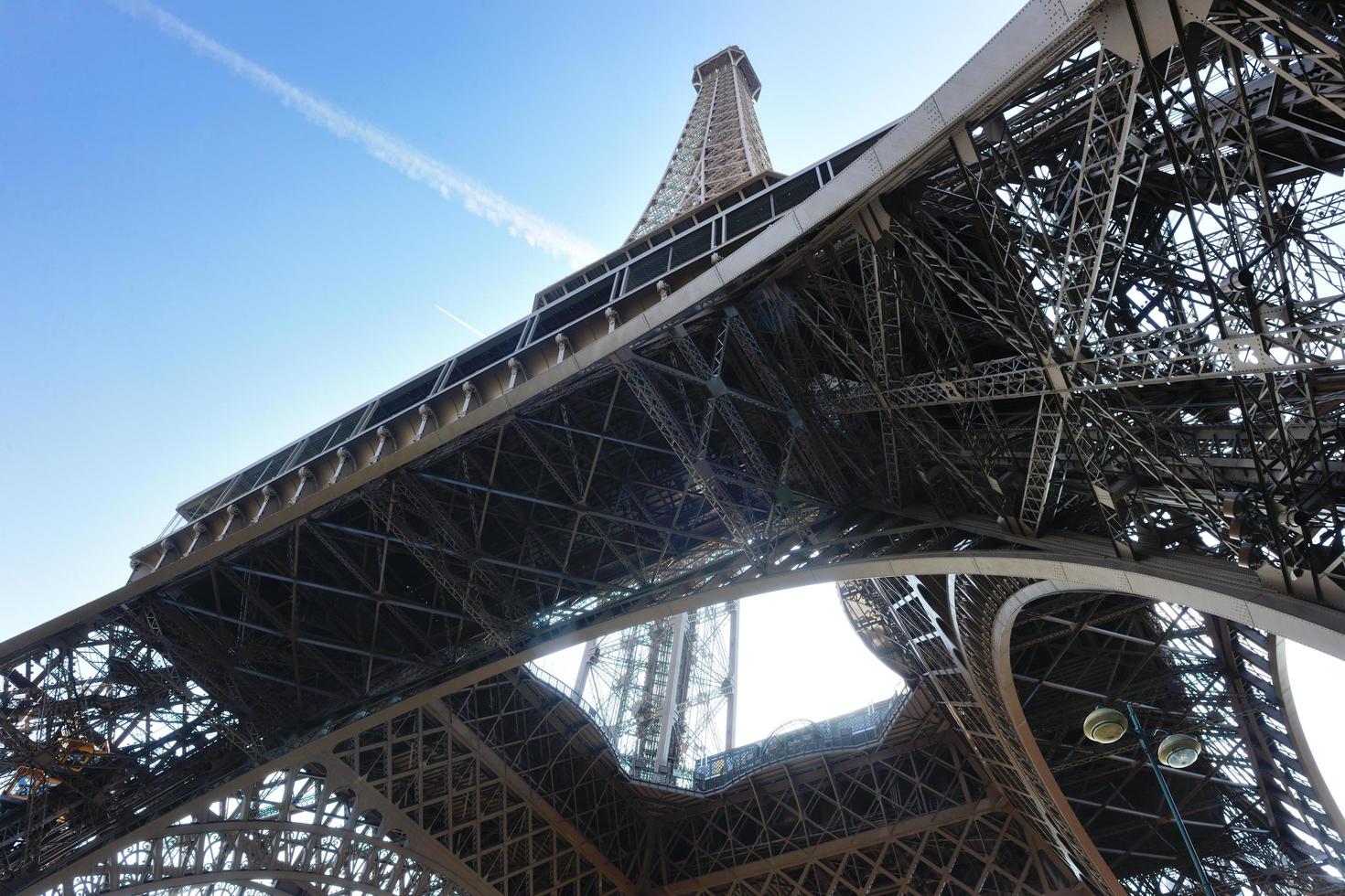 Torre Eiffel en París en el día foto