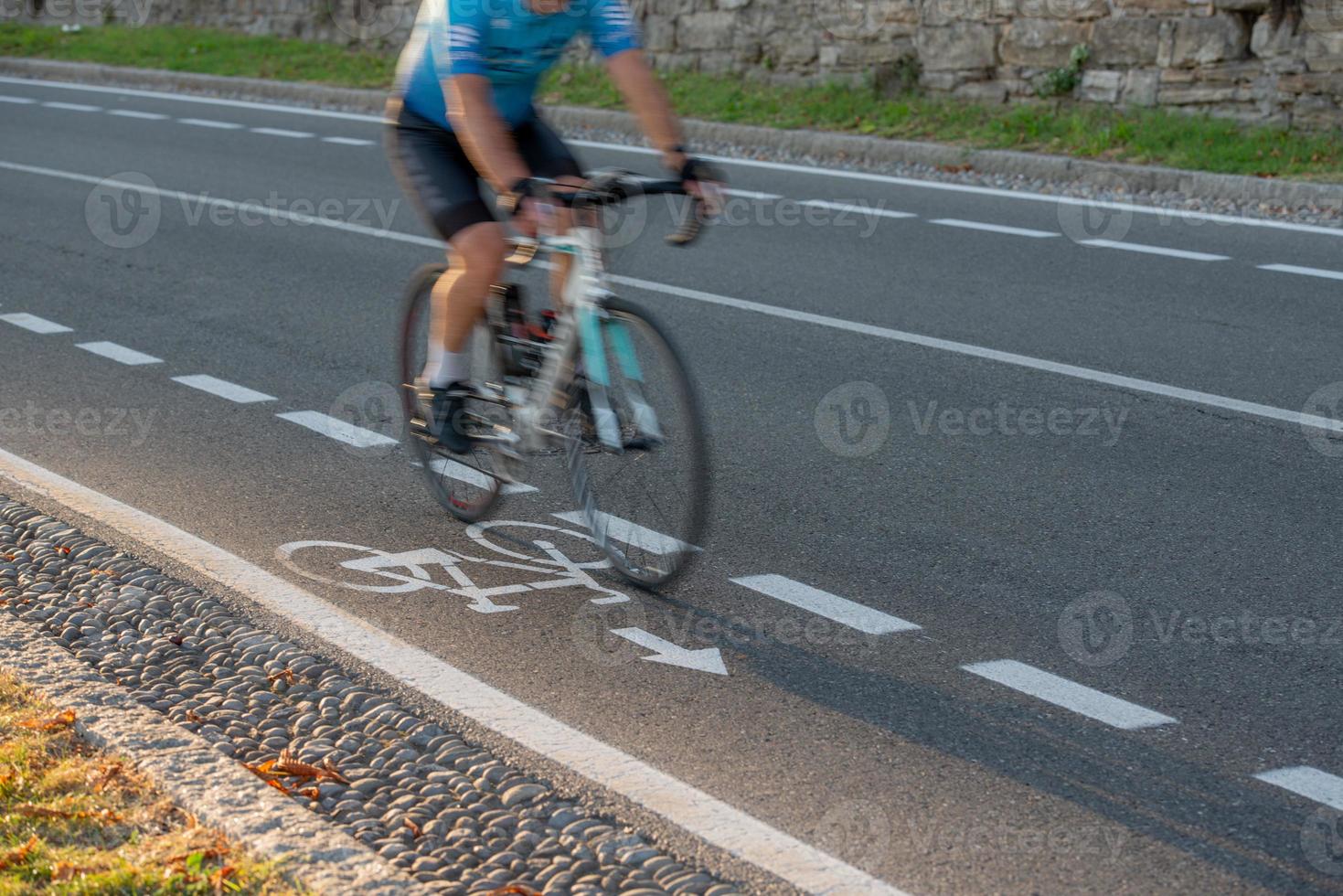 carretera con carril bici foto