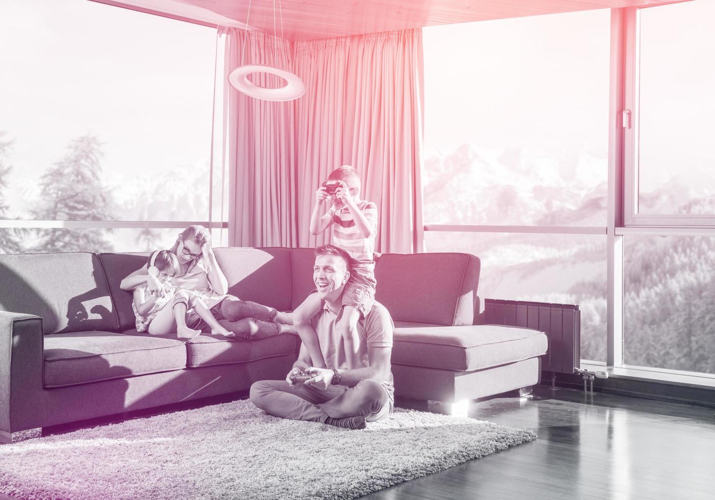 Happy family playing a video game 12712326 Stock Photo at Vecteezy