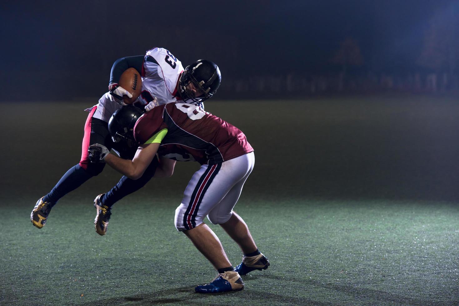 jugadores de fútbol americano en acción foto