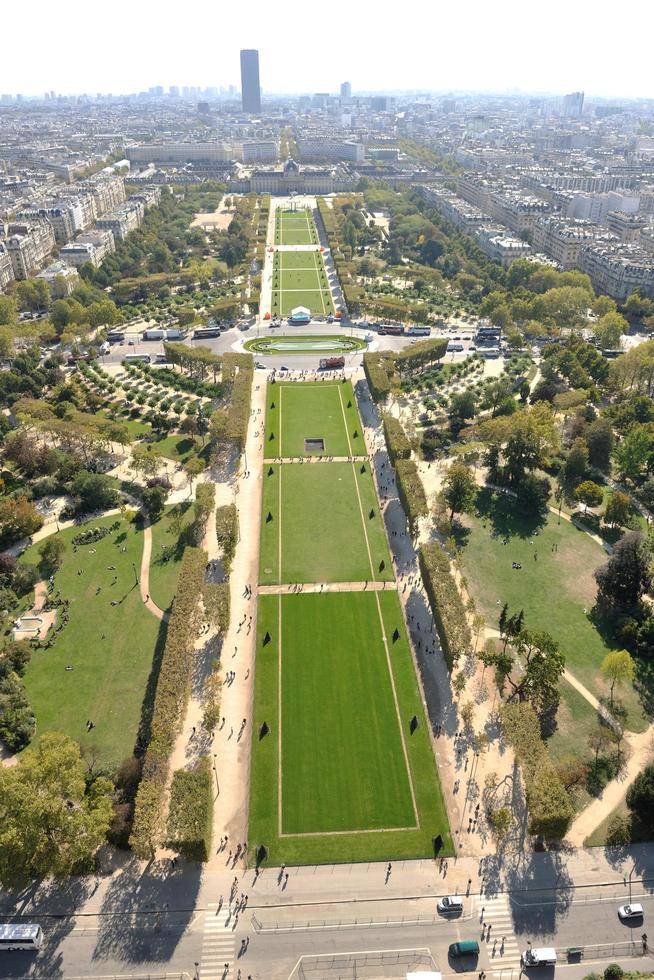 París, Francia, 2022 - Torre Eiffel en París en el día foto