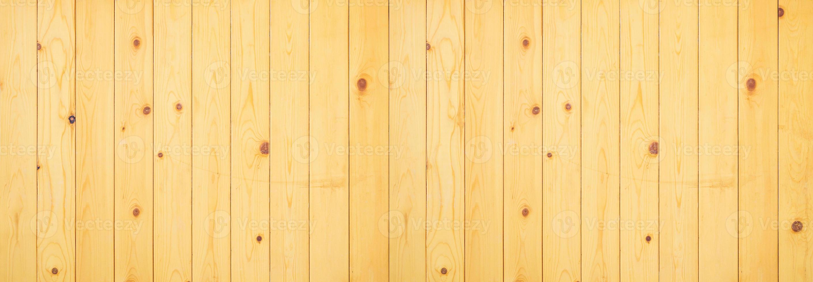 Fondo panorámico de textura de pared de tablón de madera de pino viejo foto