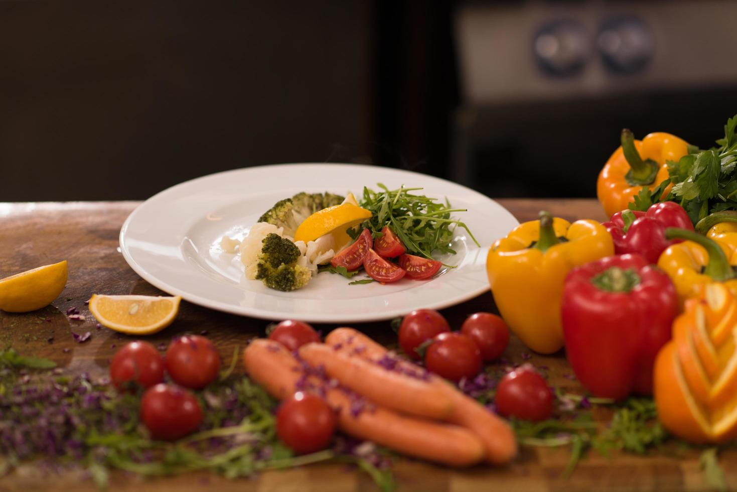 chef serving vegetable salad photo