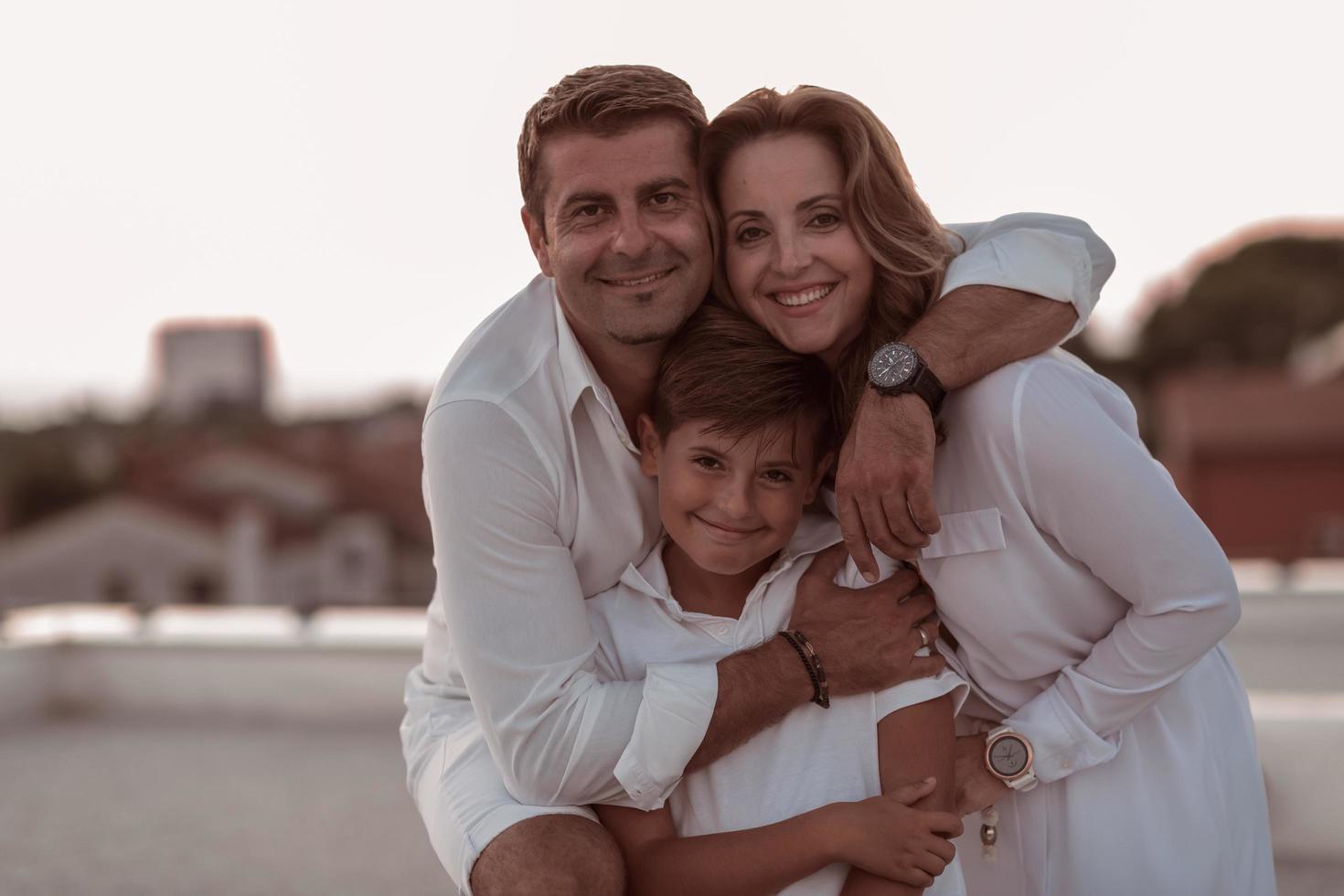 familia disfrutando al aire libre foto