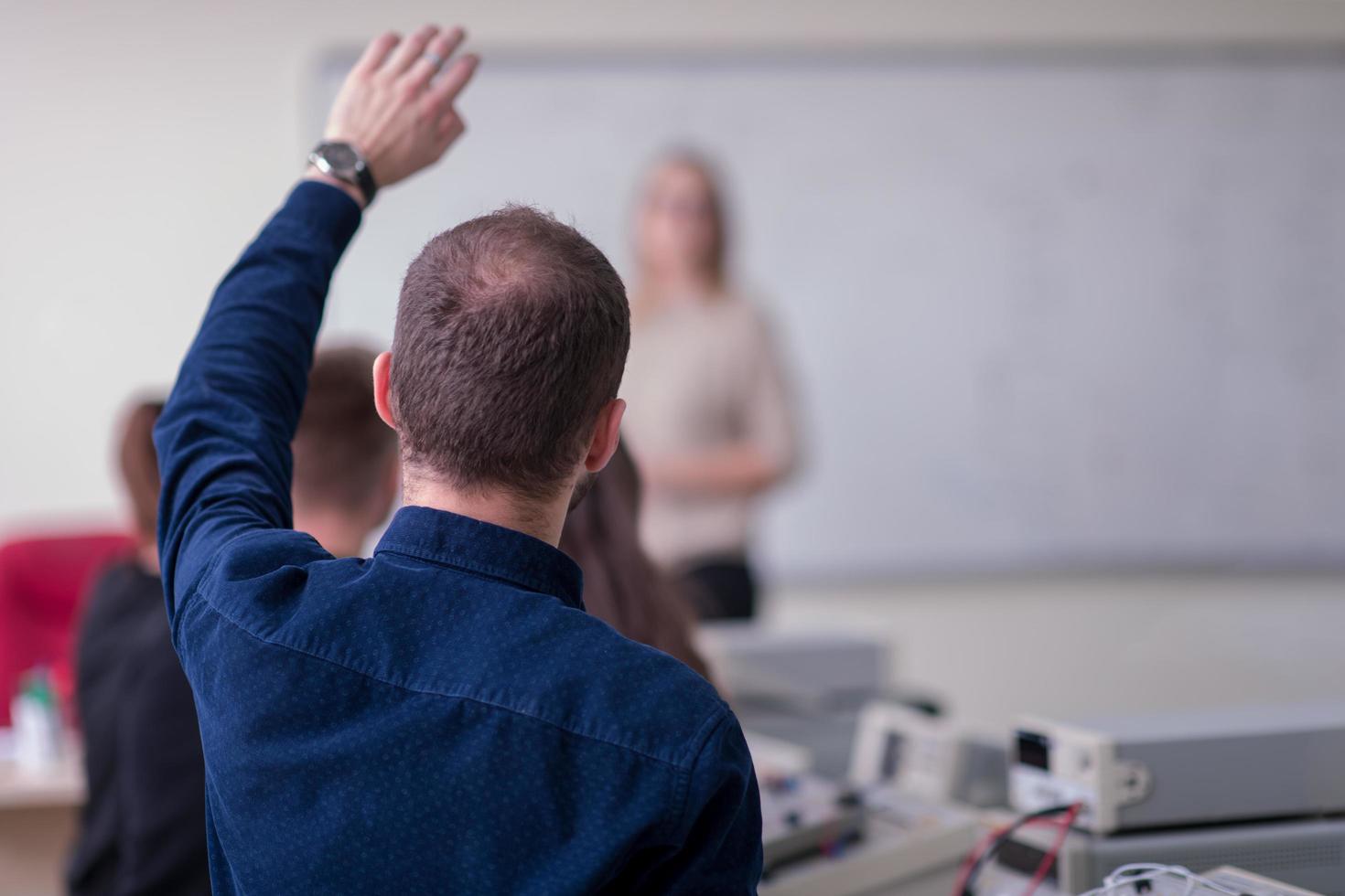 students doing practice in the electronic classroom photo