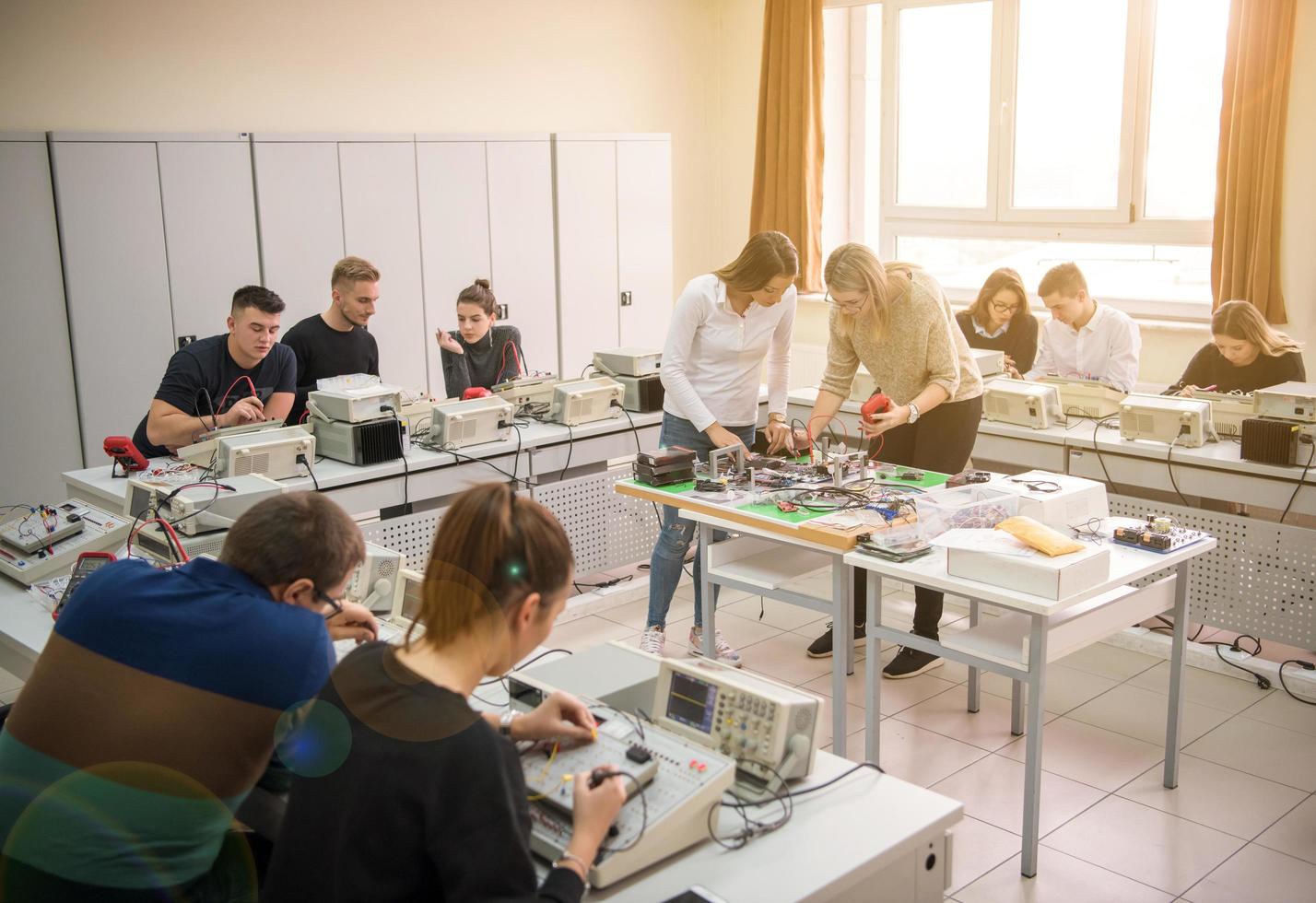 students doing practice in the electronic classroom photo