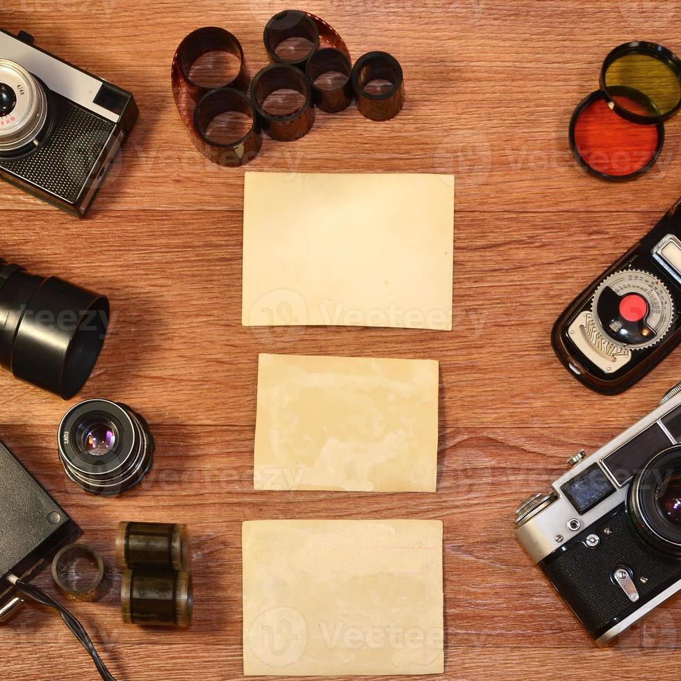 bodegón con equipo de fotografía antiguo foto