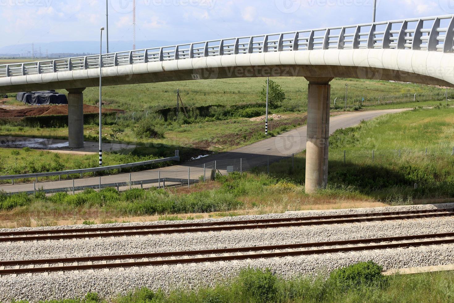 vías férreas y vagones de ferrocarril en israel. foto